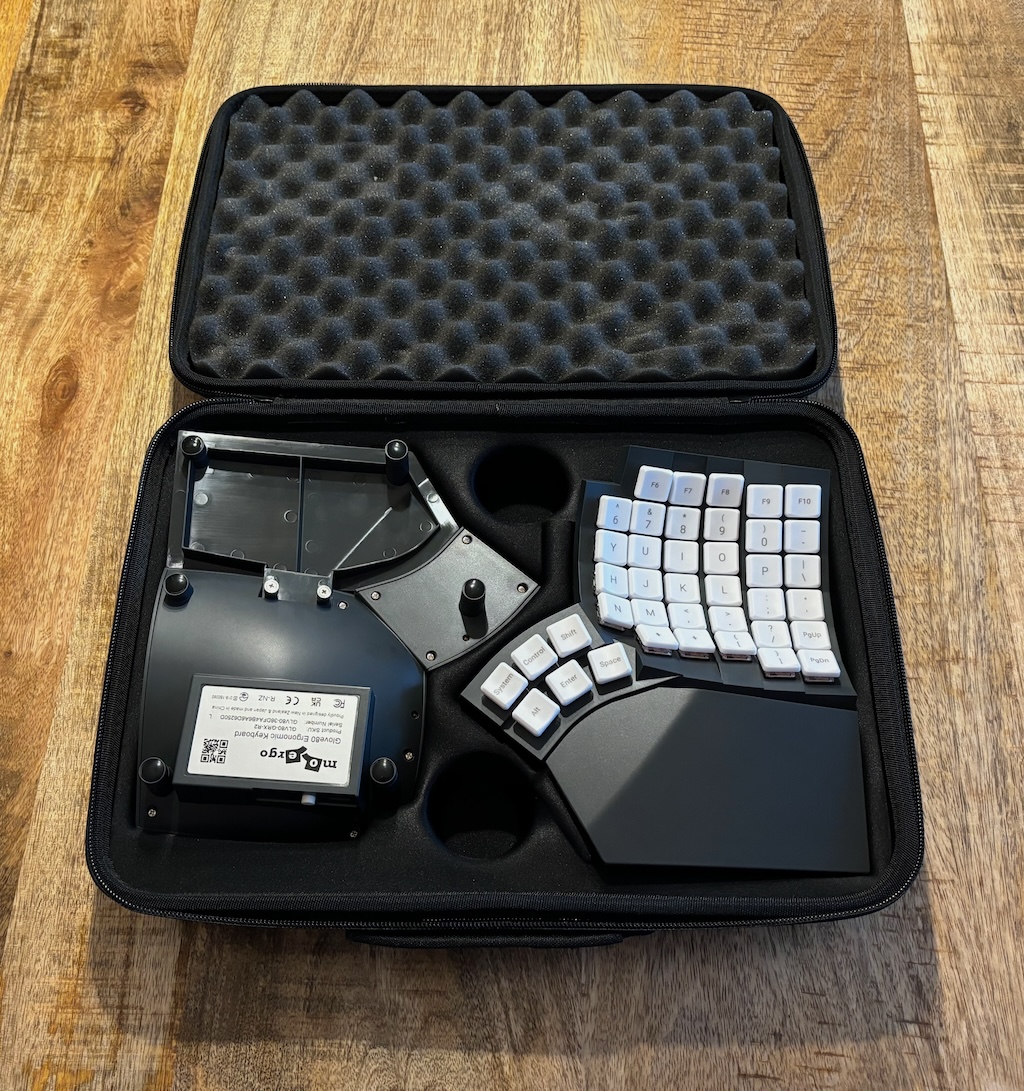 Glove80 in the travel case