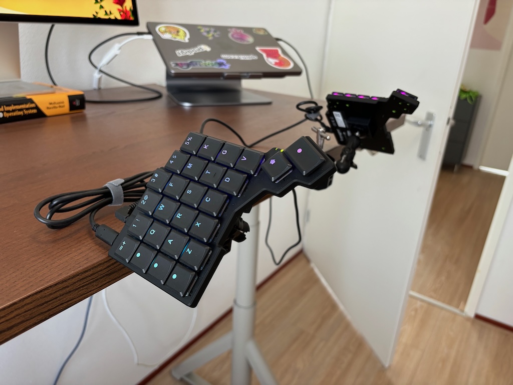 Voyager with SmallRig C-clamps, diagonal